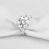 Beautiful 5 Ct Classic Round Cut Sona Diamond  Engagement Ring - ringsuniverse